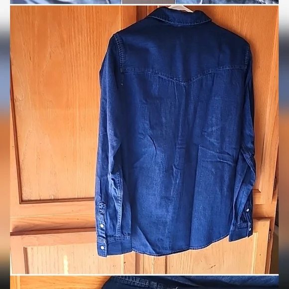 Levi Strauss Jean Shirt Long Sleeve Pearl snaps Front Pockets, Size XL - Picture 4 of 7